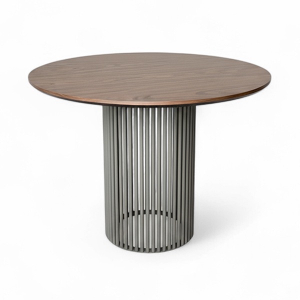 obedennyj-stol-monako-2