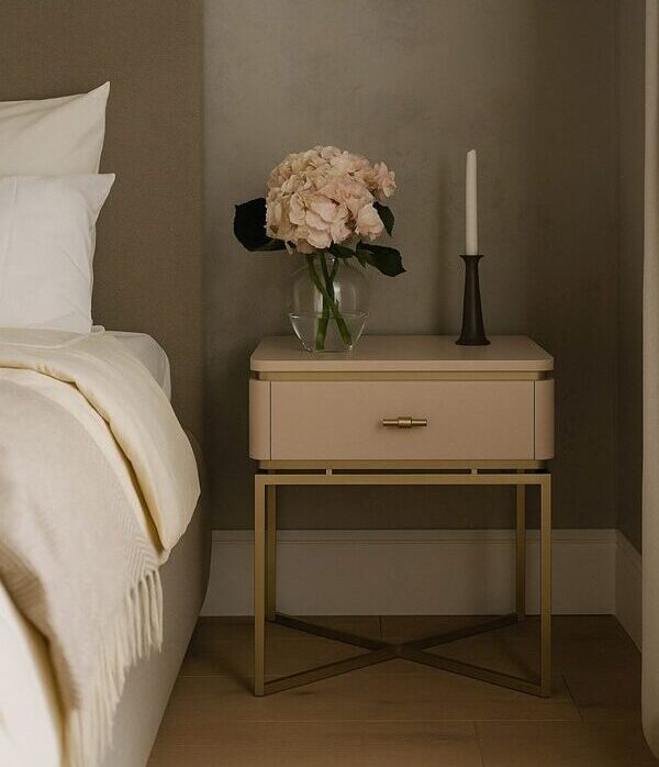 prikrovatnaya-tumba-apolloni-01